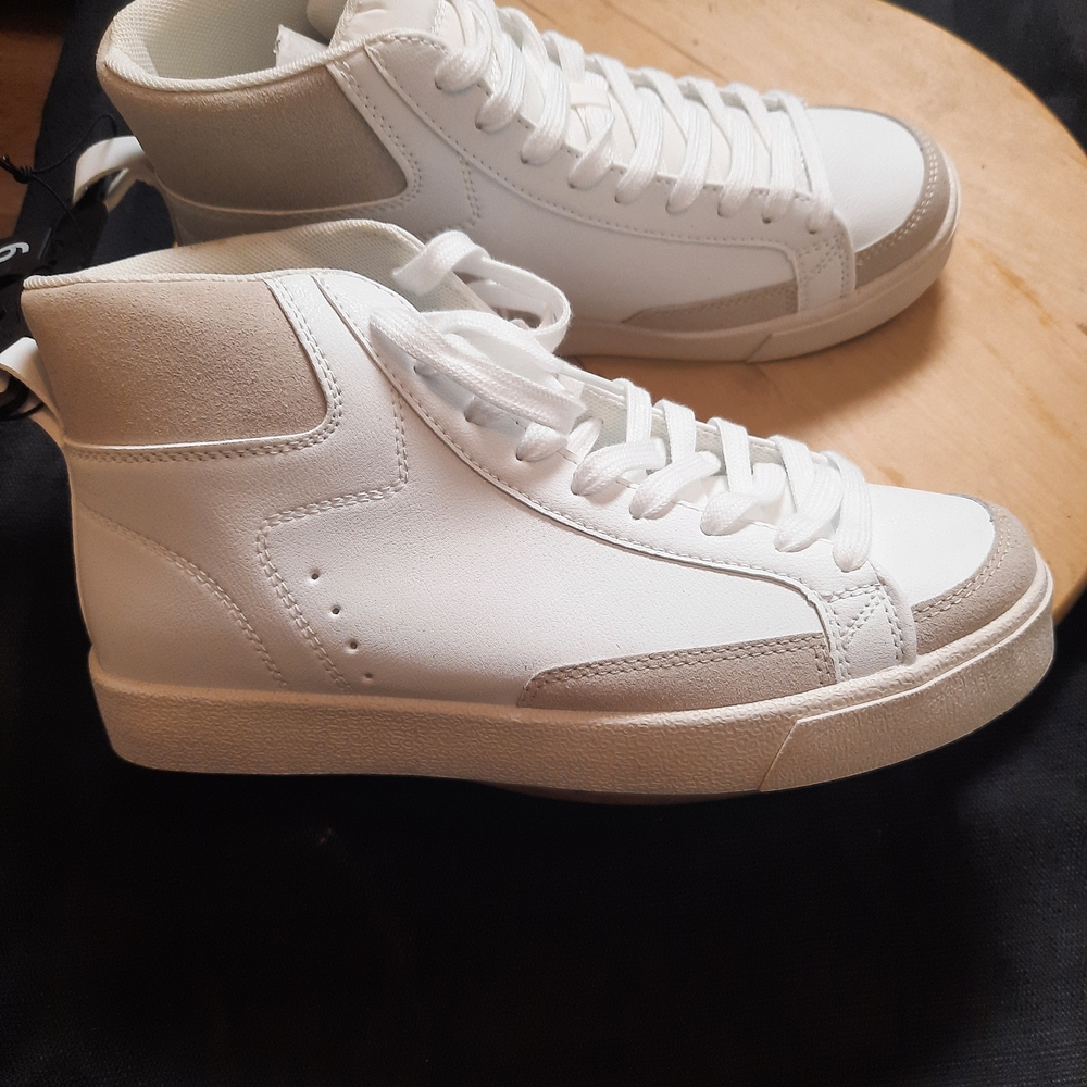 Womens NWT Size 9 No Boundaries White High-Top Athletic Shoes